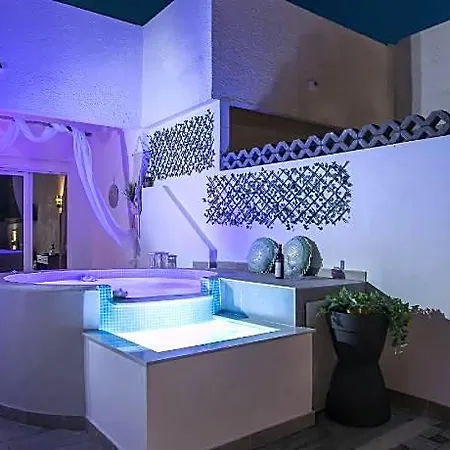 호텔 Ladikos Garden 2*